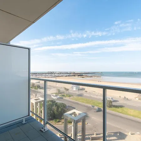Studio Moderne Face A La Apartment